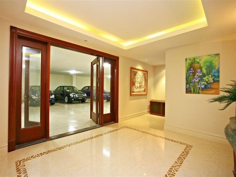 50 Knightsbridge Parade East, Sovereign Islands QLD 4216