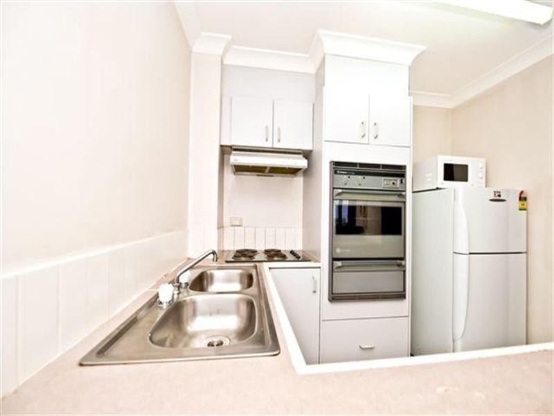 1202 Surfers Plaza Resort. 70 Remembrance Drive, Surfers Paradise QLD 4217