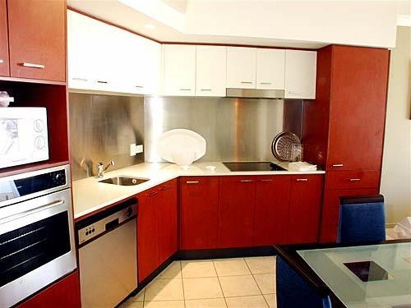 23 Ferny Avenue, Surfers Paradise QLD 4217