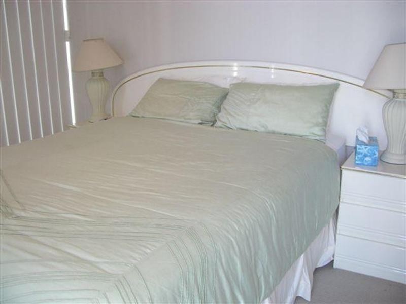 23 Ferny Avenue, Surfers Paradise QLD 4217