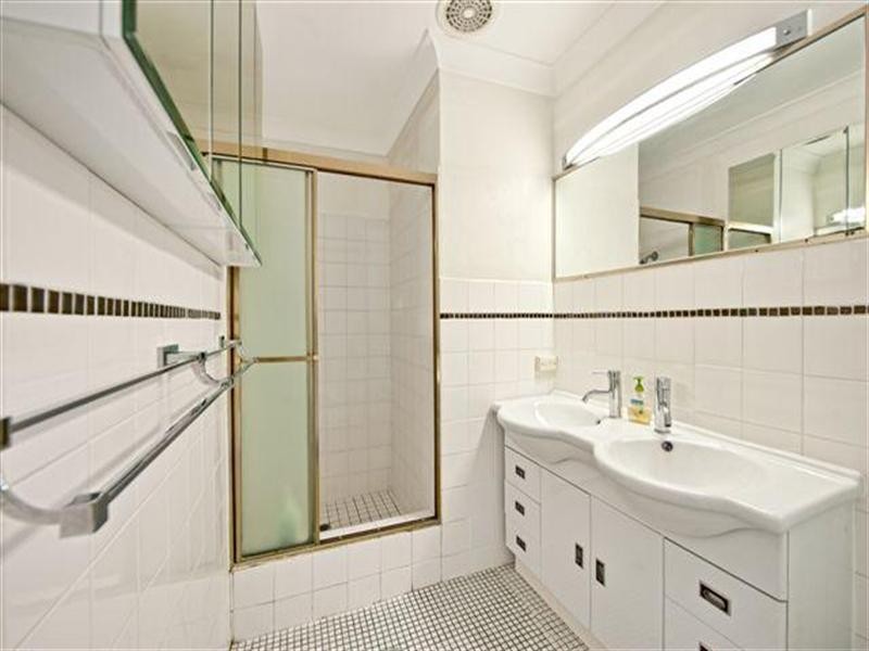 9 Kunda Lodge. 2 Alexander Avenue, Broadbeach QLD 4218