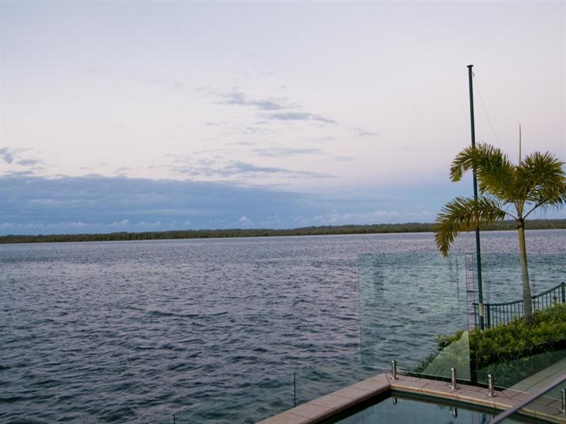 48 The Peninsula, Sovereign Islands QLD 4216