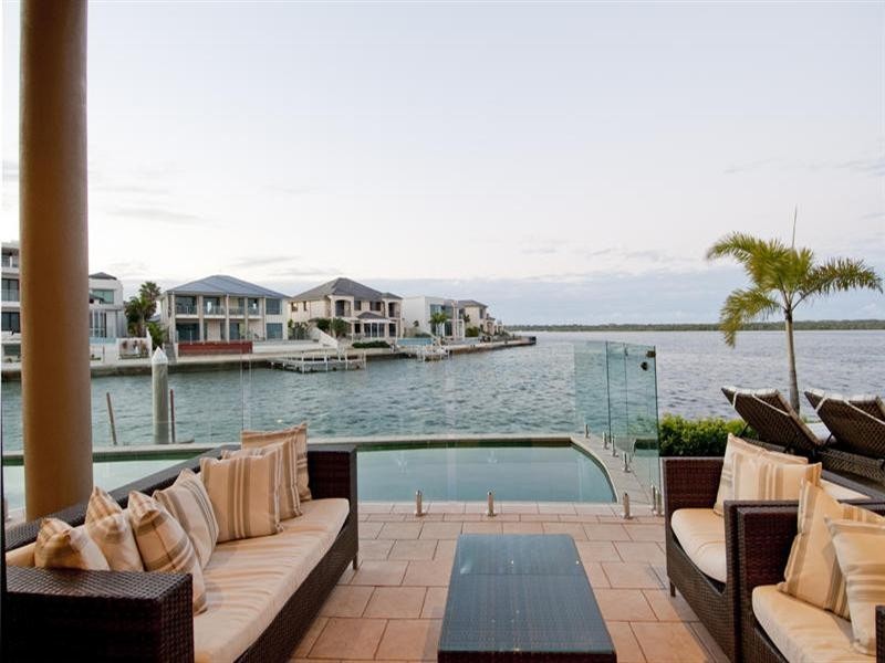 48 The Peninsula, Sovereign Islands QLD 4216