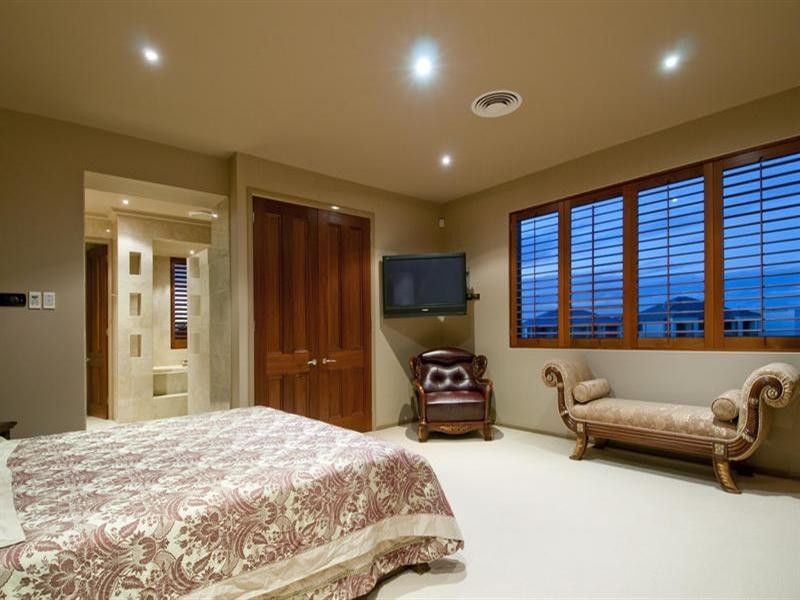 48 The Peninsula, Sovereign Islands QLD 4216