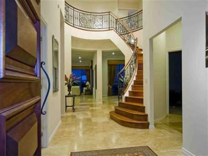 8 Knightsbridge Parade East, Sovereign Islands QLD 4216