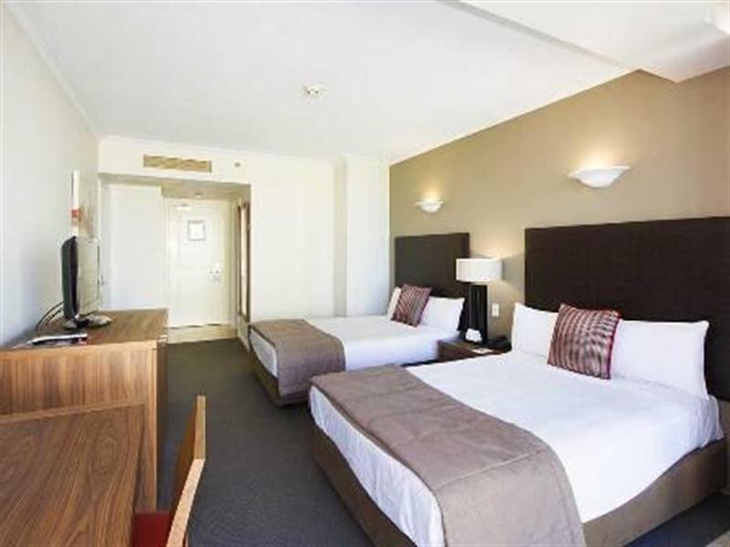 25 Laycock Street, Surfers Paradise QLD 4217