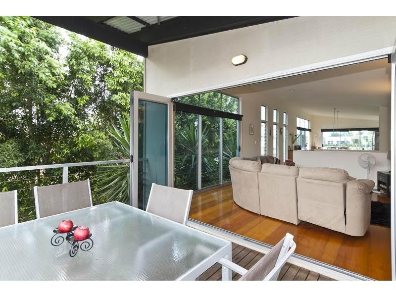 19 Yacht Street, Southport QLD 4215