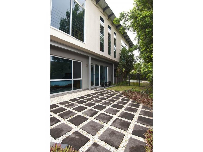 19 Yacht Street, Southport QLD 4215