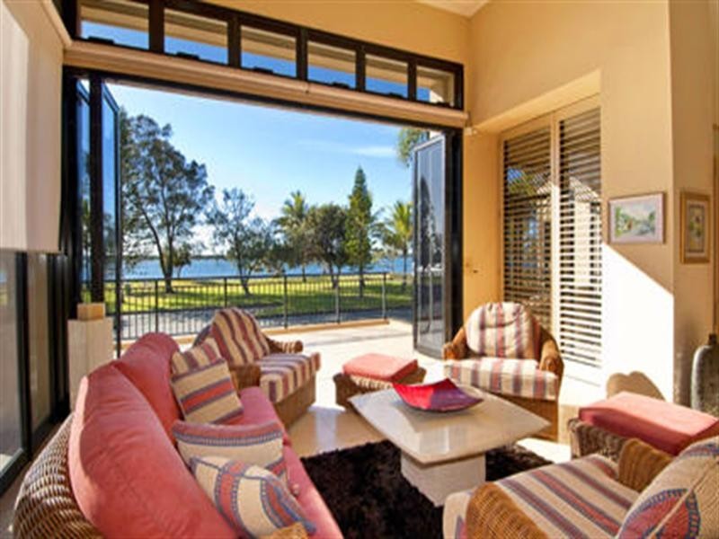 44 Shearwater Esplanade, Runaway Bay QLD 4216