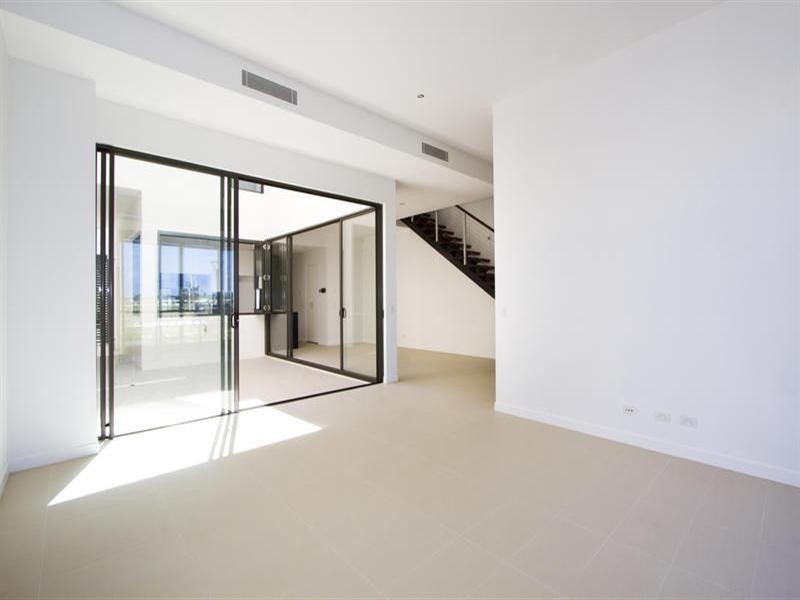 Villa 14 17 Killowill Avenue, Paradise Point QLD 4216