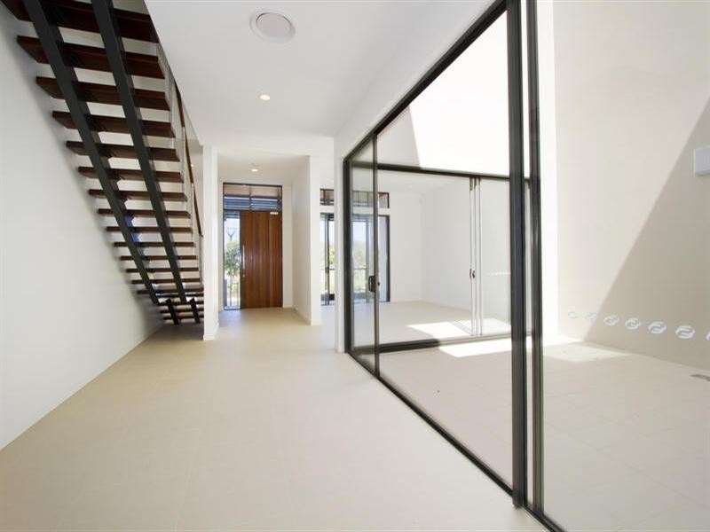 Villa 14 17 Killowill Avenue, Paradise Point QLD 4216