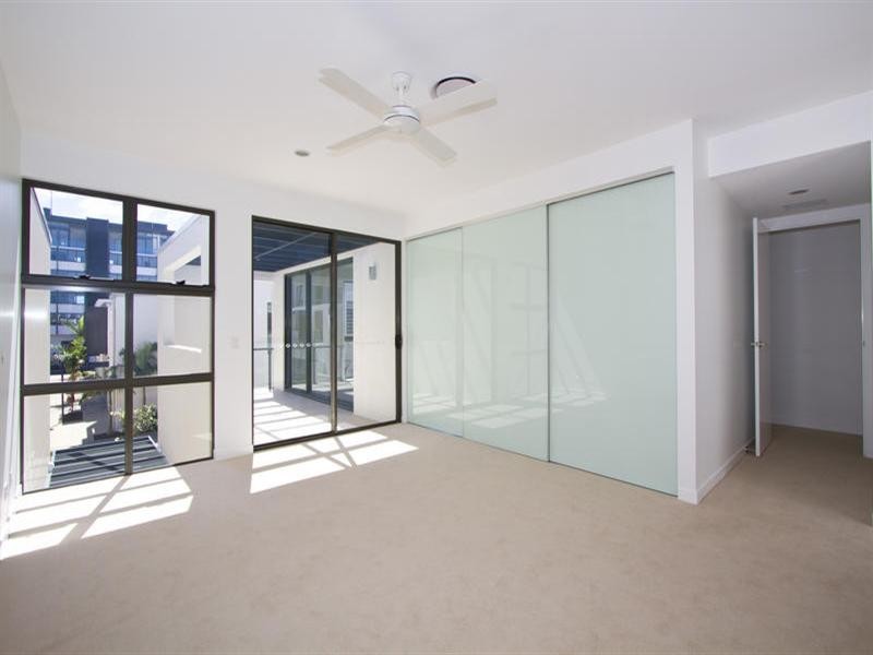 Villa 14 17 Killowill Avenue, Paradise Point QLD 4216
