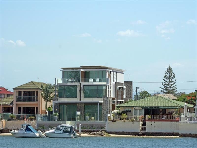 Chevron Island QLD 4217