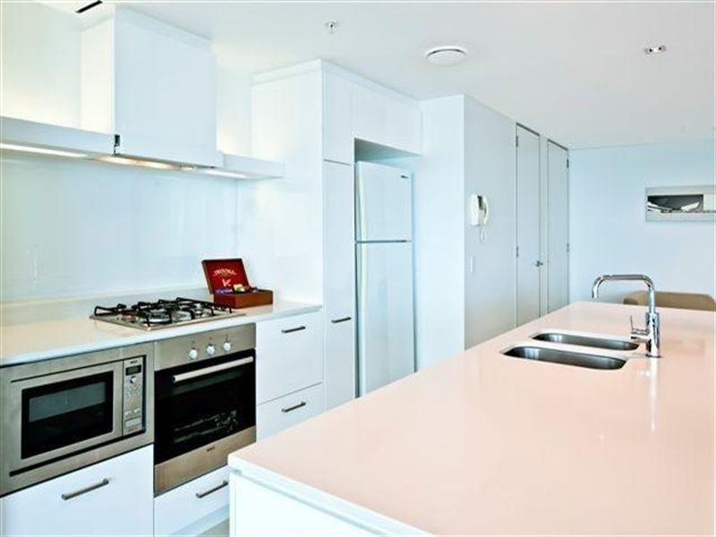 9 Hamilton Avenue, Surfers Paradise QLD 4217