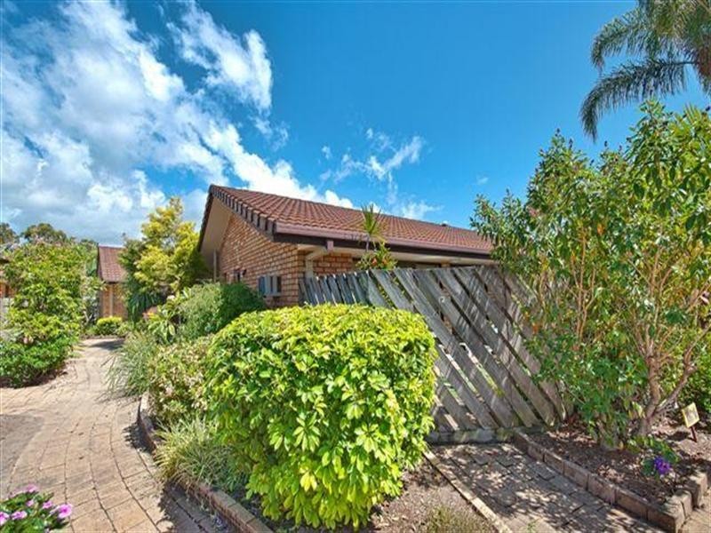 37 St Kevins Avenue, Benowa QLD 4217