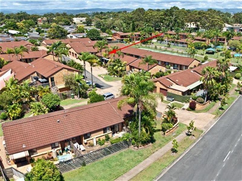 37 St Kevins Avenue, Benowa QLD 4217