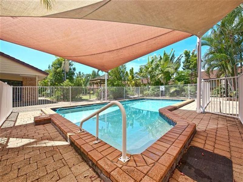 37 St Kevins Avenue, Benowa QLD 4217