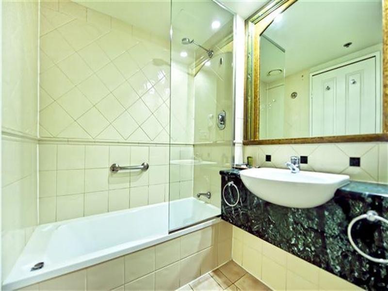 25 Laycock Street, Surfers Paradise QLD 4217