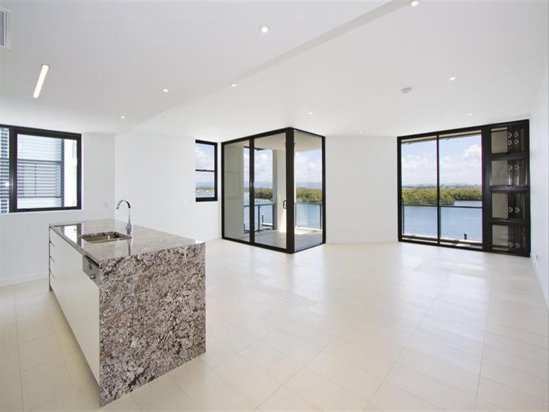 6308 17 Killowill Avenue, Paradise Point QLD 4216