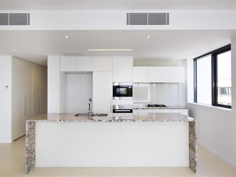 6308 17 Killowill Avenue, Paradise Point QLD 4216