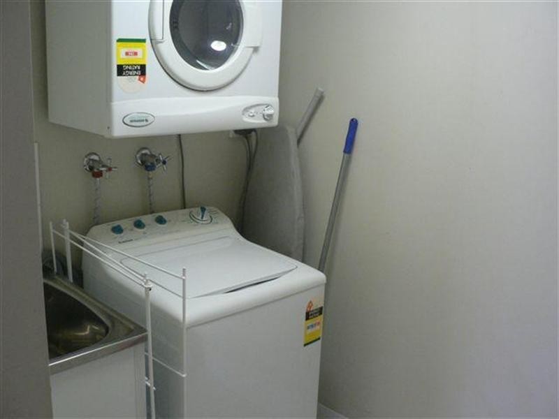 23 Ferny Avenue, Surfers Paradise QLD 4217