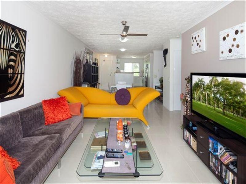 37 Mawarra Street, Chevron Island QLD 4217