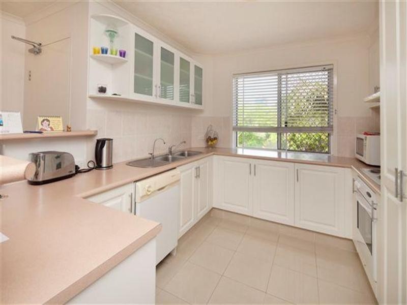 37 Mawarra Street, Chevron Island QLD 4217