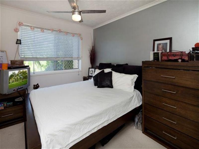37 Mawarra Street, Chevron Island QLD 4217