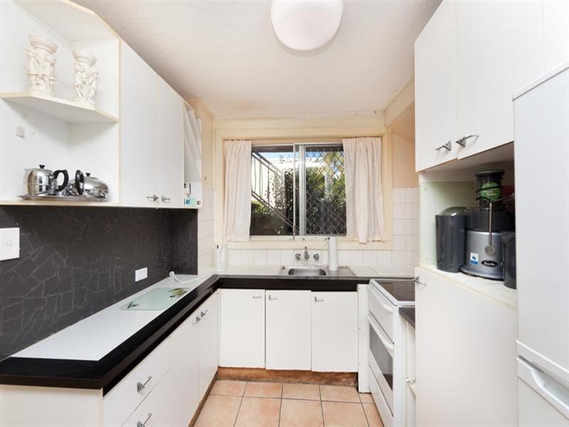 22 Darrambal Street, Chevron Island QLD 4217