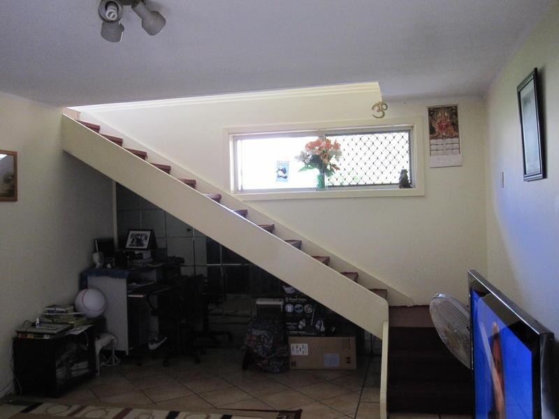 22 Darrambal Street, Chevron Island QLD 4217