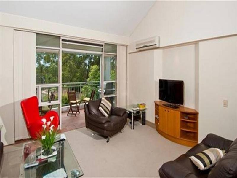 13 76 Chichester Drive, Arundel QLD 4214