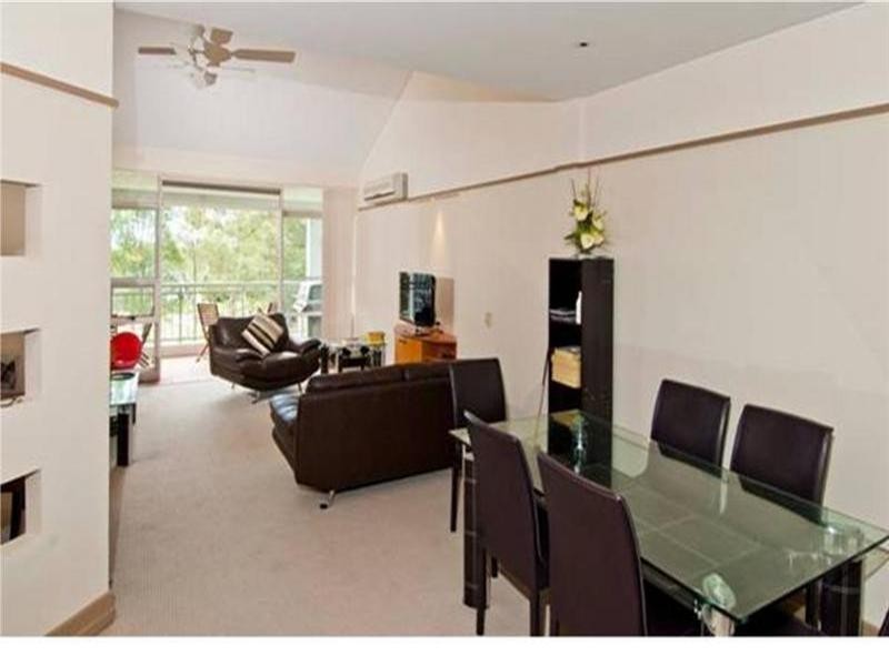 13 76 Chichester Drive, Arundel QLD 4214