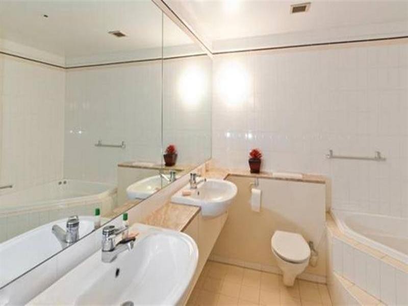 13 76 Chichester Drive, Arundel QLD 4214