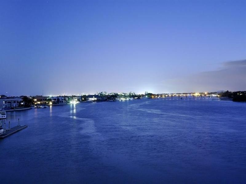 24 Hampton Court, Sovereign Islands QLD 4216