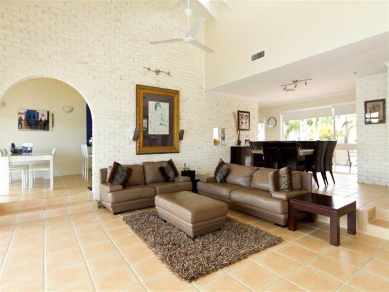 82 Admiralty Drive, Main Beach QLD 4217