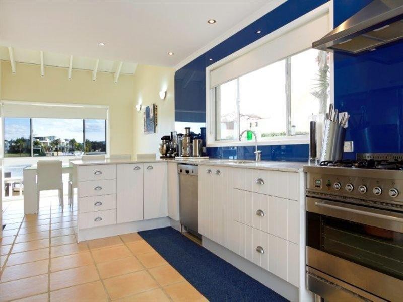 82 Admiralty Drive, Main Beach QLD 4217