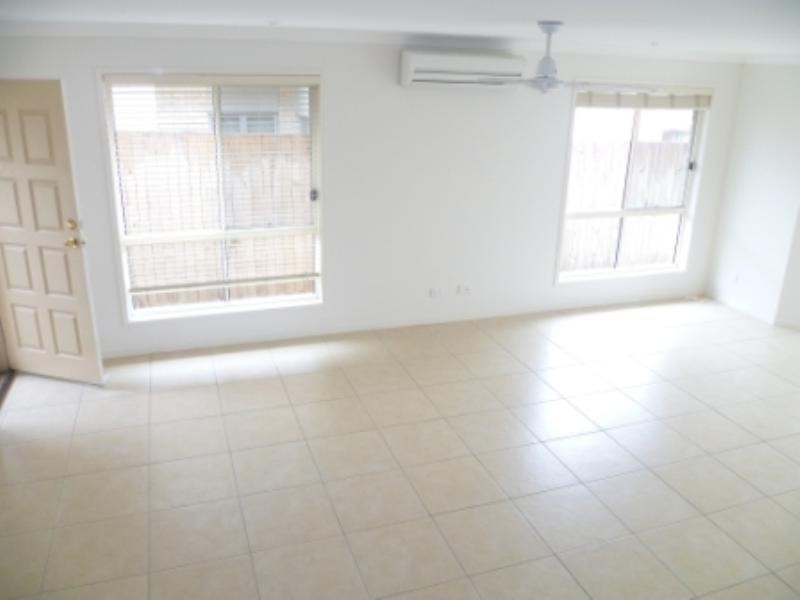 1/16 Armani Avenue, Pimpama QLD 4209