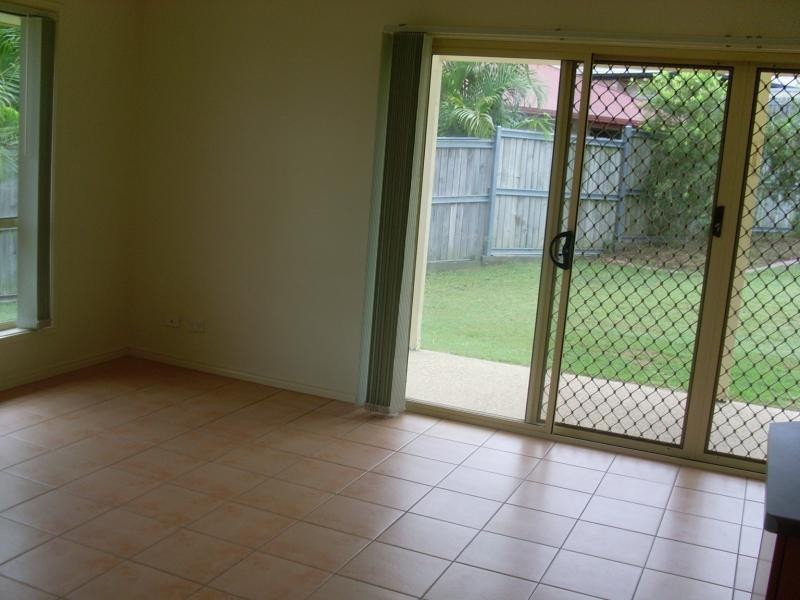 7 Pimelia Court, Regents Park QLD 4118