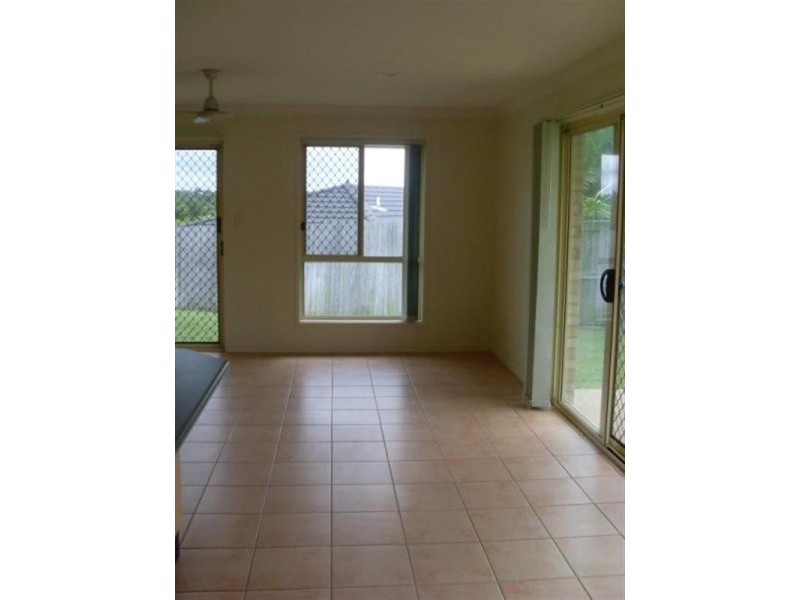 7 Pimelia Court, Regents Park QLD 4118