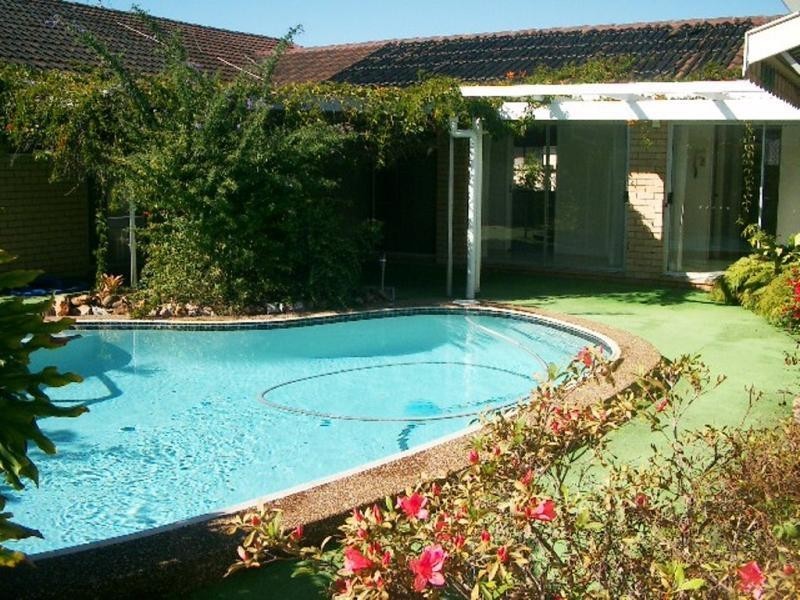 27 Bundall Road, Bundall QLD 4217