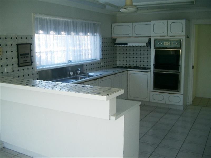 27 Bundall Road, Bundall QLD 4217