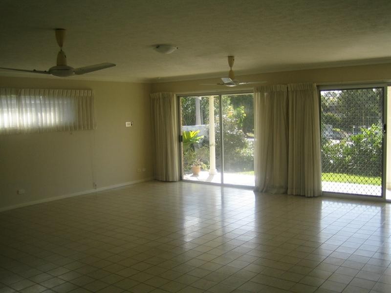 27 Bundall Road, Bundall QLD 4217