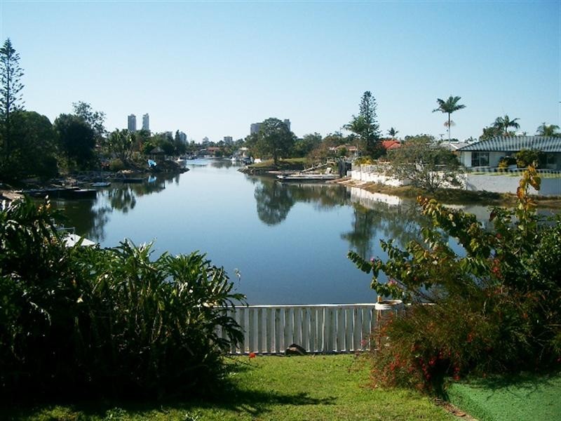 27 Bundall Road, Bundall QLD 4217