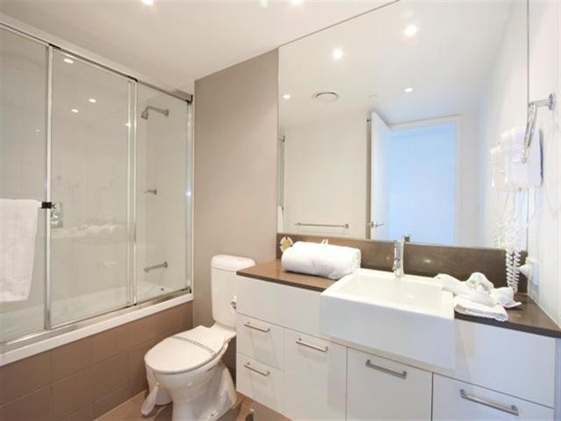 18 Enderley Avenue, Surfers Paradise QLD 4217