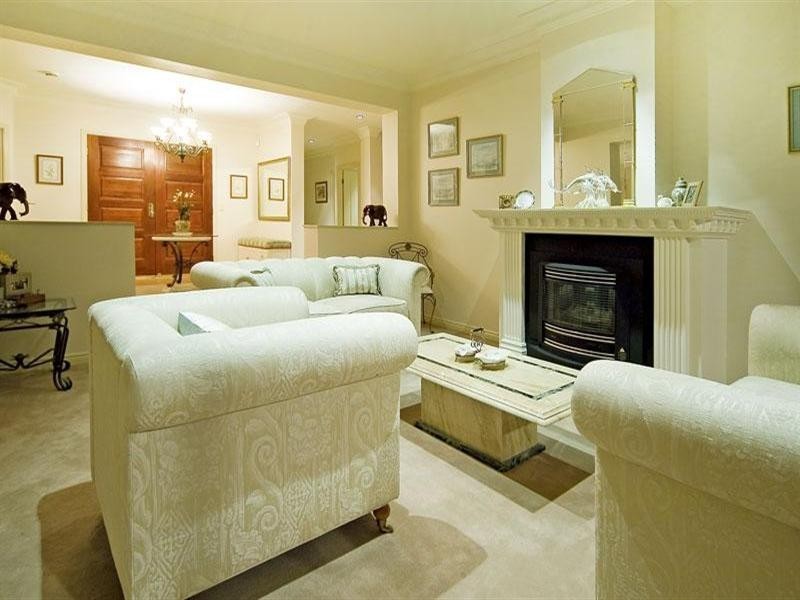 3115 Riverleigh Drive, Hope Island QLD 4212