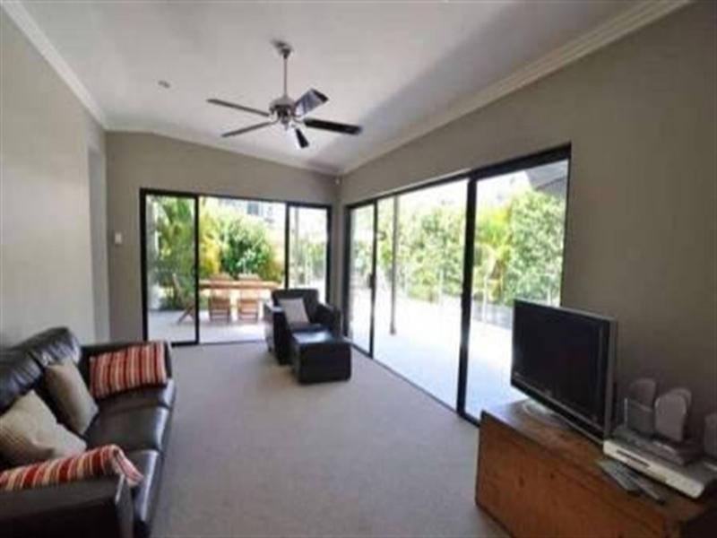 15 Wells Street, Southport QLD 4215