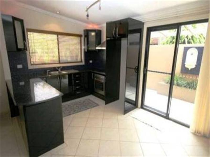 15 Wells Street, Southport QLD 4215