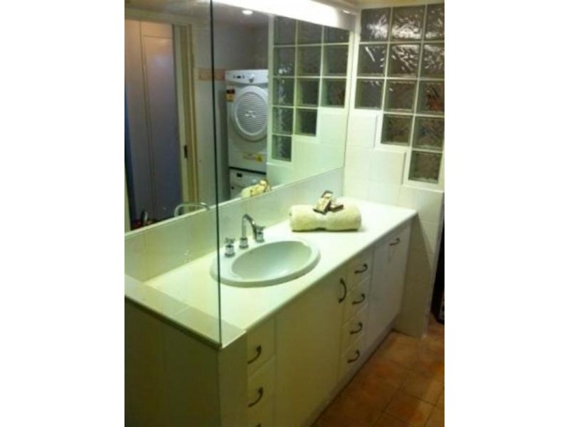 4-25 Pacific Street, Main Beach QLD 4217