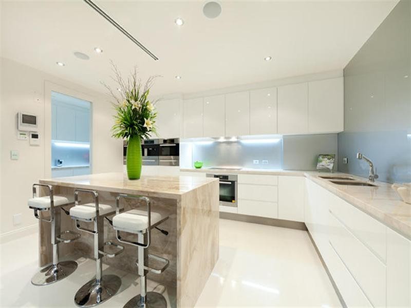 54 Knightsbridge Parade East, Sovereign Islands QLD 4216