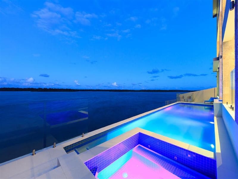 54 Knightsbridge Parade East, Sovereign Islands QLD 4216